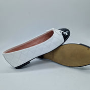 BAILARINA EN PIEL BLANCA Y PUNTERA EN CHAROL NEGRO - 73374