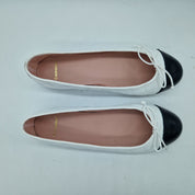 BAILARINA EN PIEL BLANCA Y PUNTERA EN CHAROL NEGRO - 73374