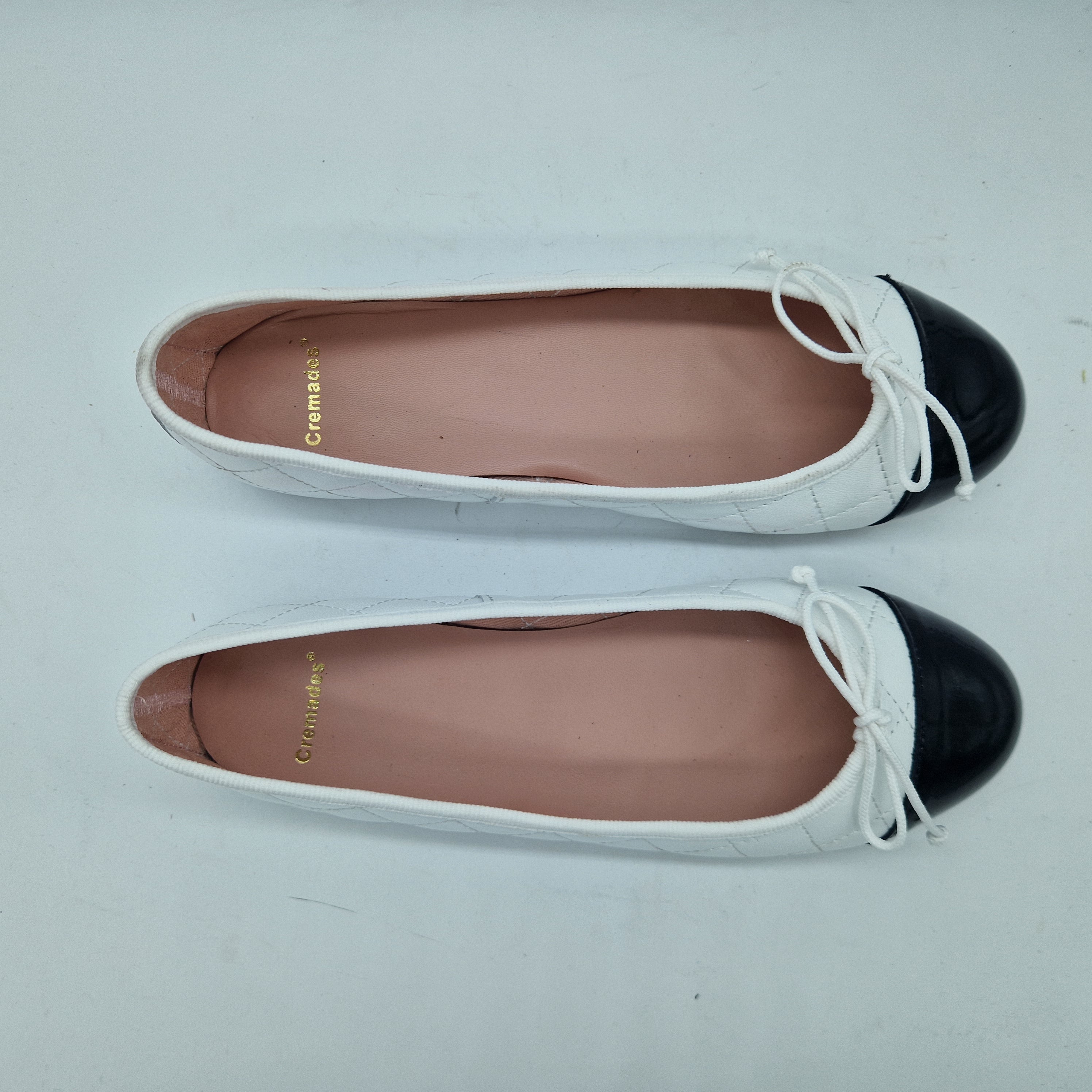 BAILARINA EN PIEL BLANCA Y PUNTERA EN CHAROL NEGRO - 73374