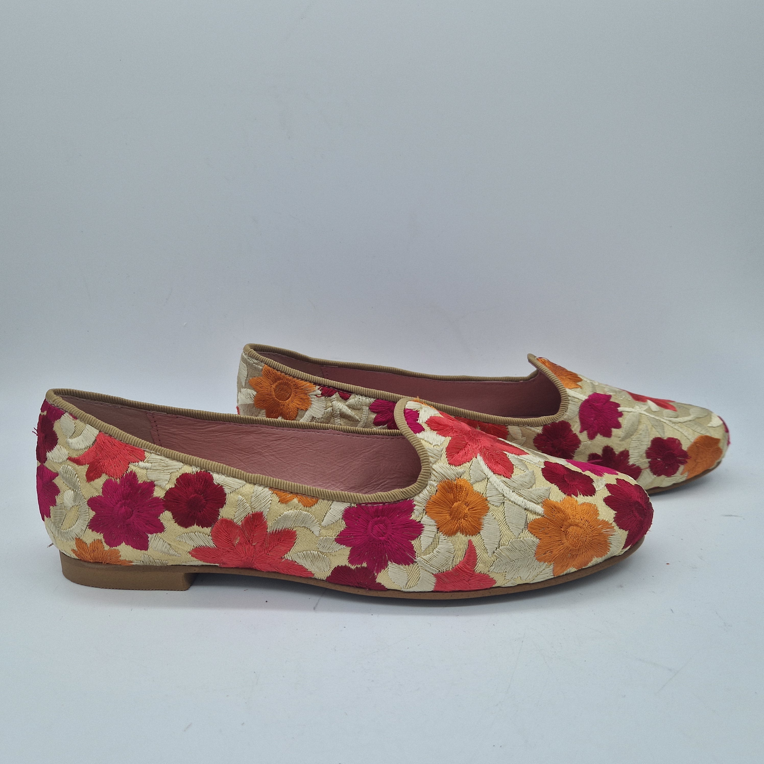 COPETE CON FLORES BEIGE - 73414