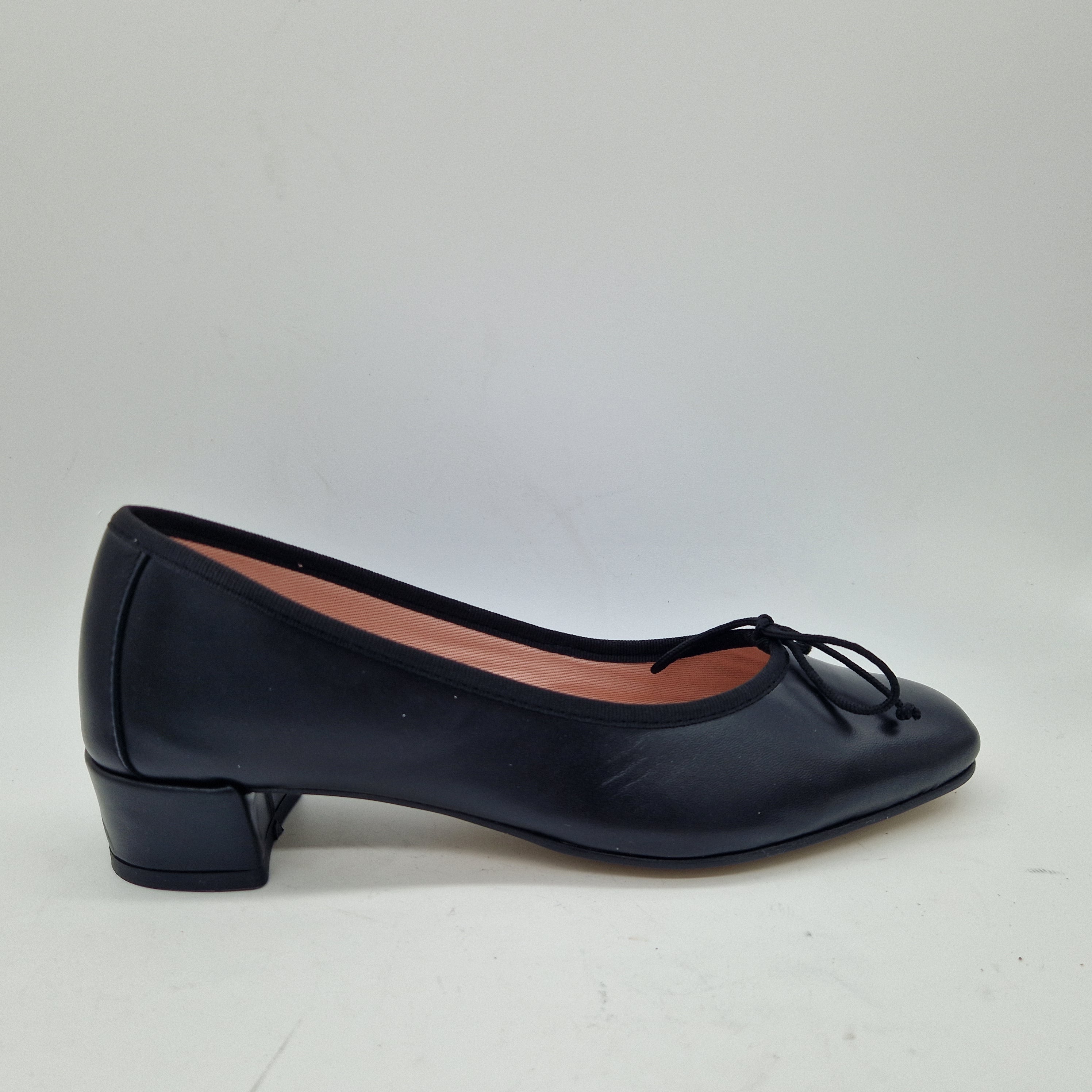 BAILARINA EN PIEL NEGRA - 73436