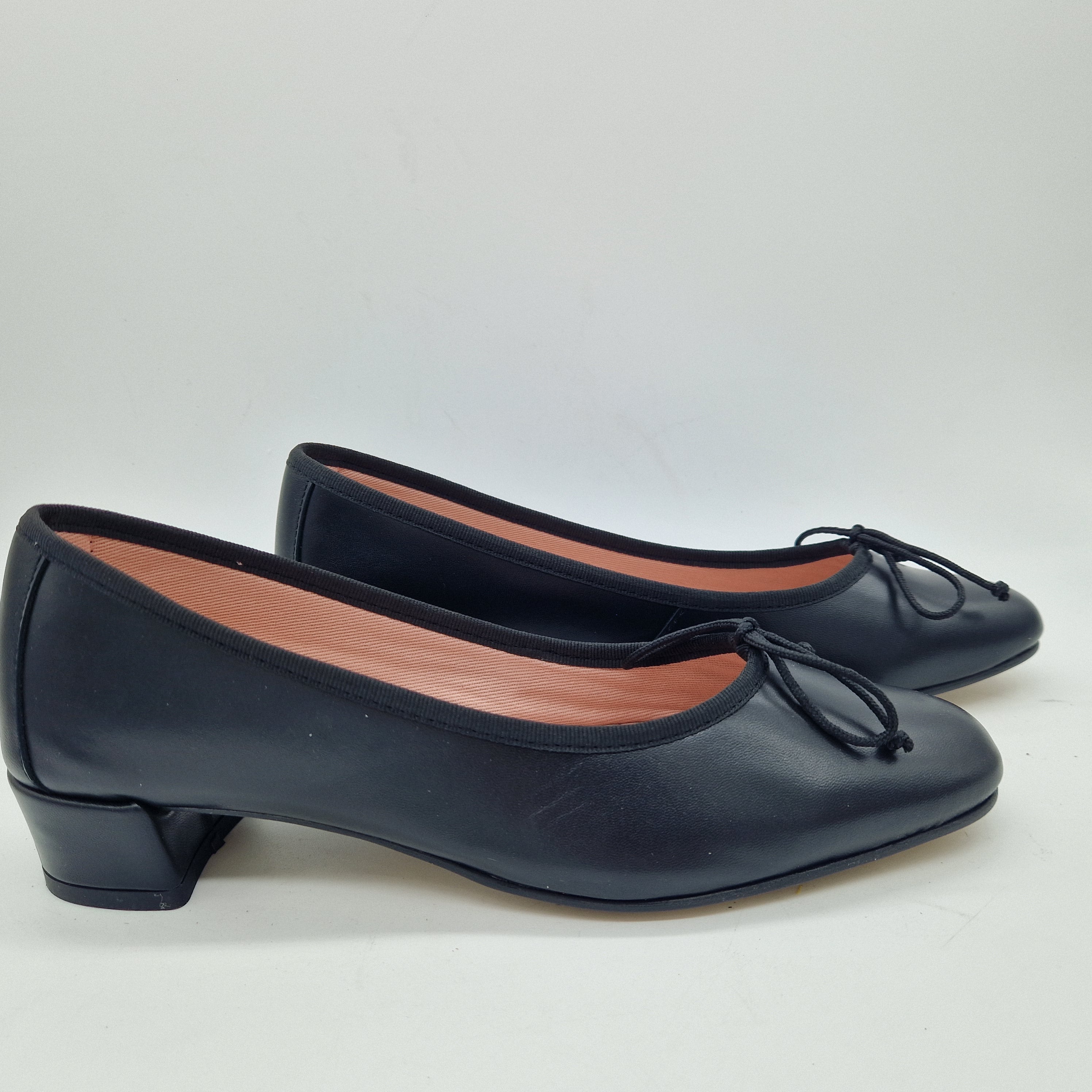 BAILARINA EN PIEL NEGRA - 73436