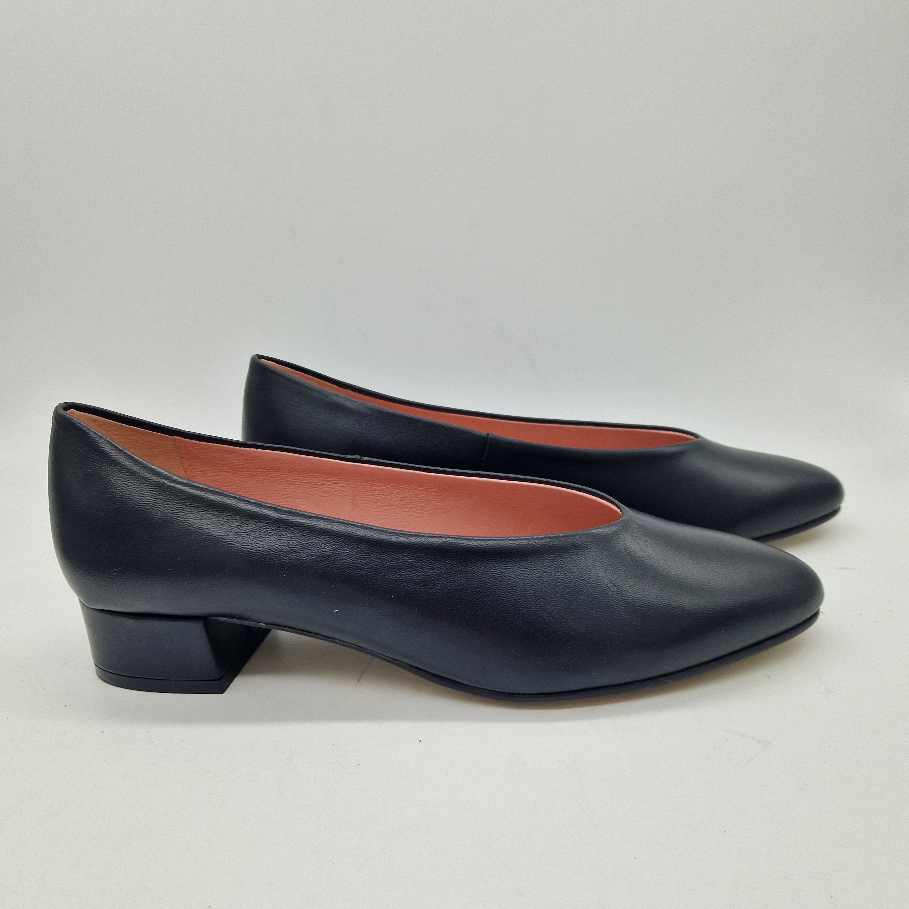 SALÓN EN PIEL NEGRA - 73441