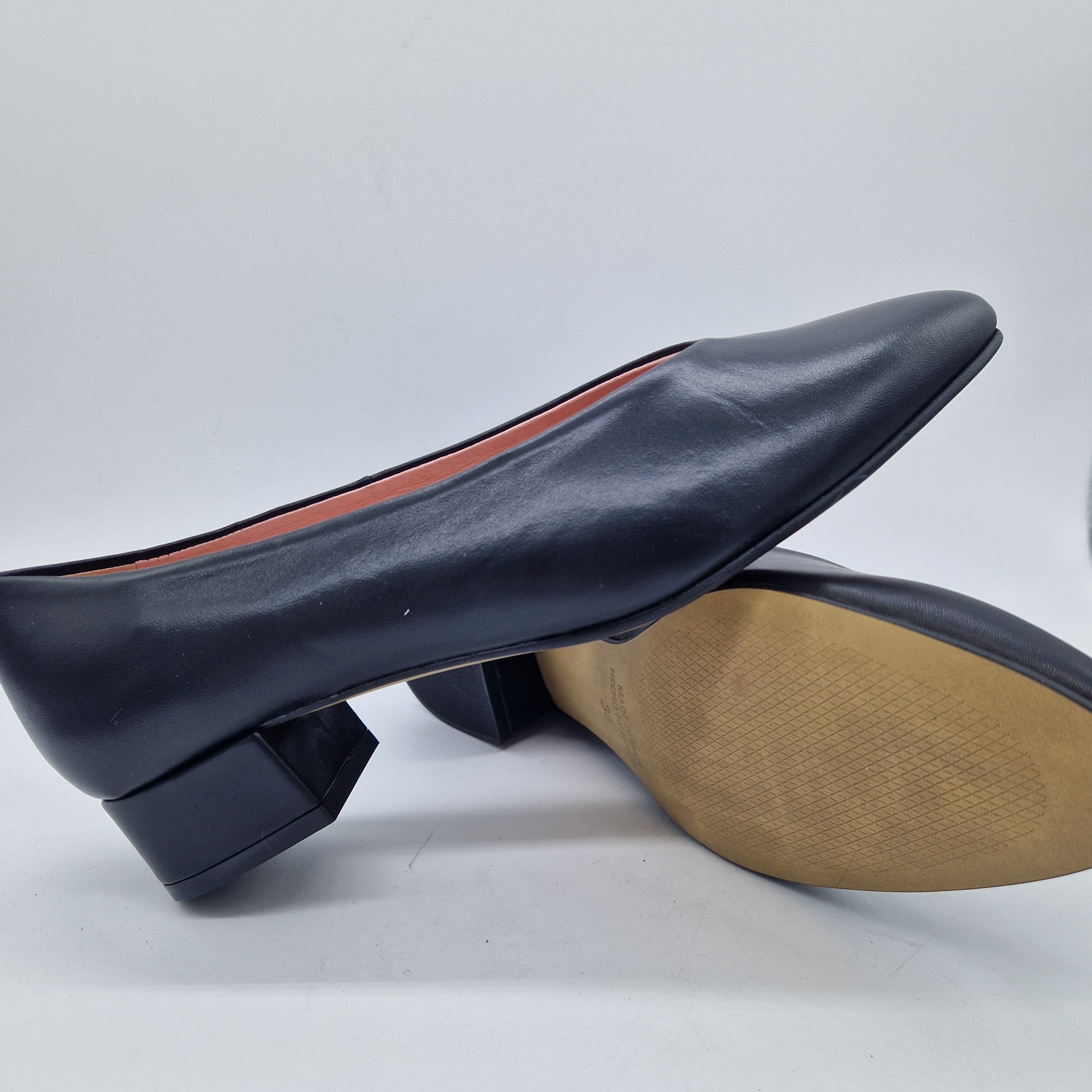 SALÓN EN PIEL NEGRA - 73441