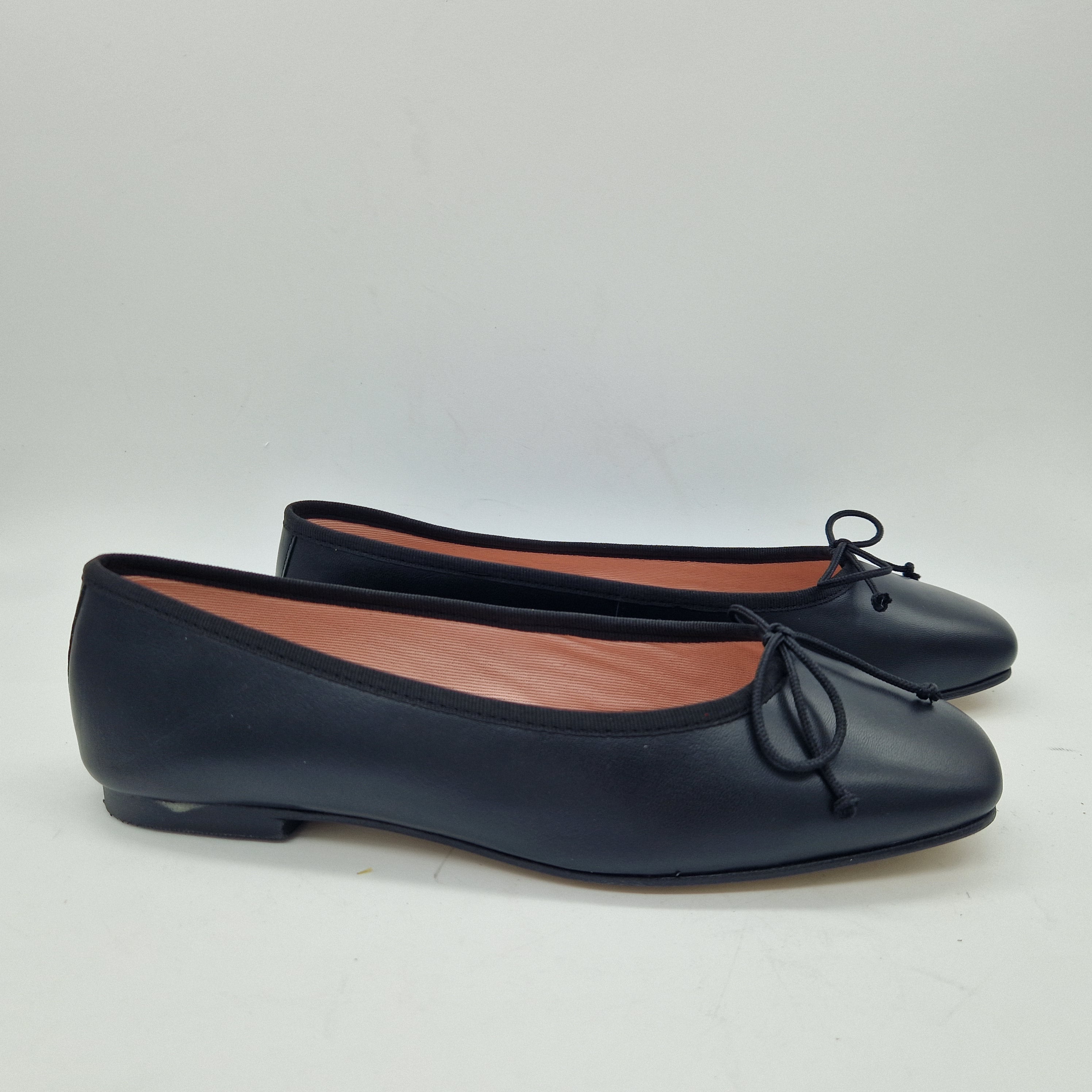 BAILARINA EN PIEL NEGRO - 73457