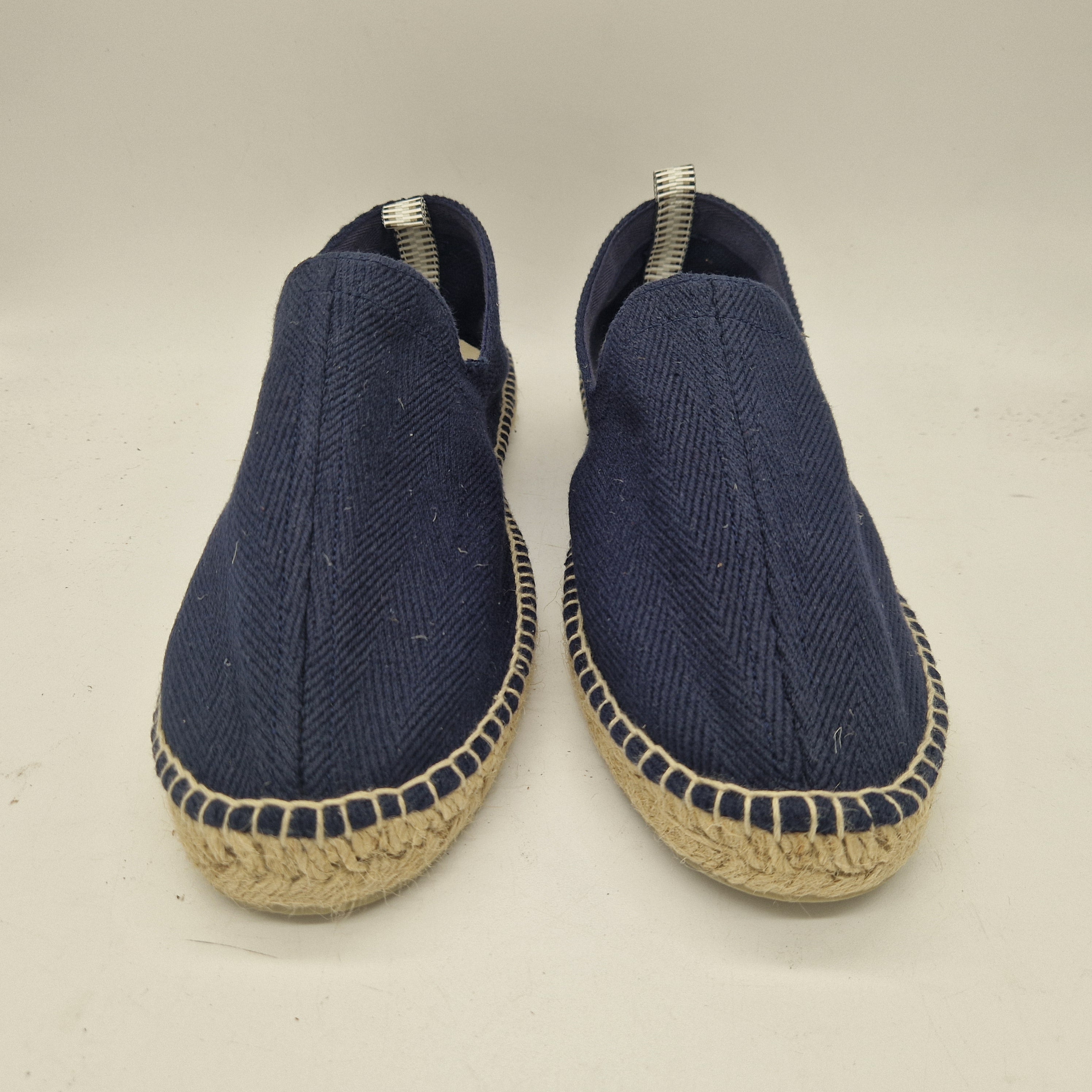 Esparto Gaimo con copete de espiga marino, diseñado para calzado cómodo y elegante, en color natural.
