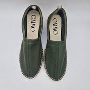 Esparto verde con copete de espiga de la marca Gaimo, diseñado para calzado elegante y tradicional.