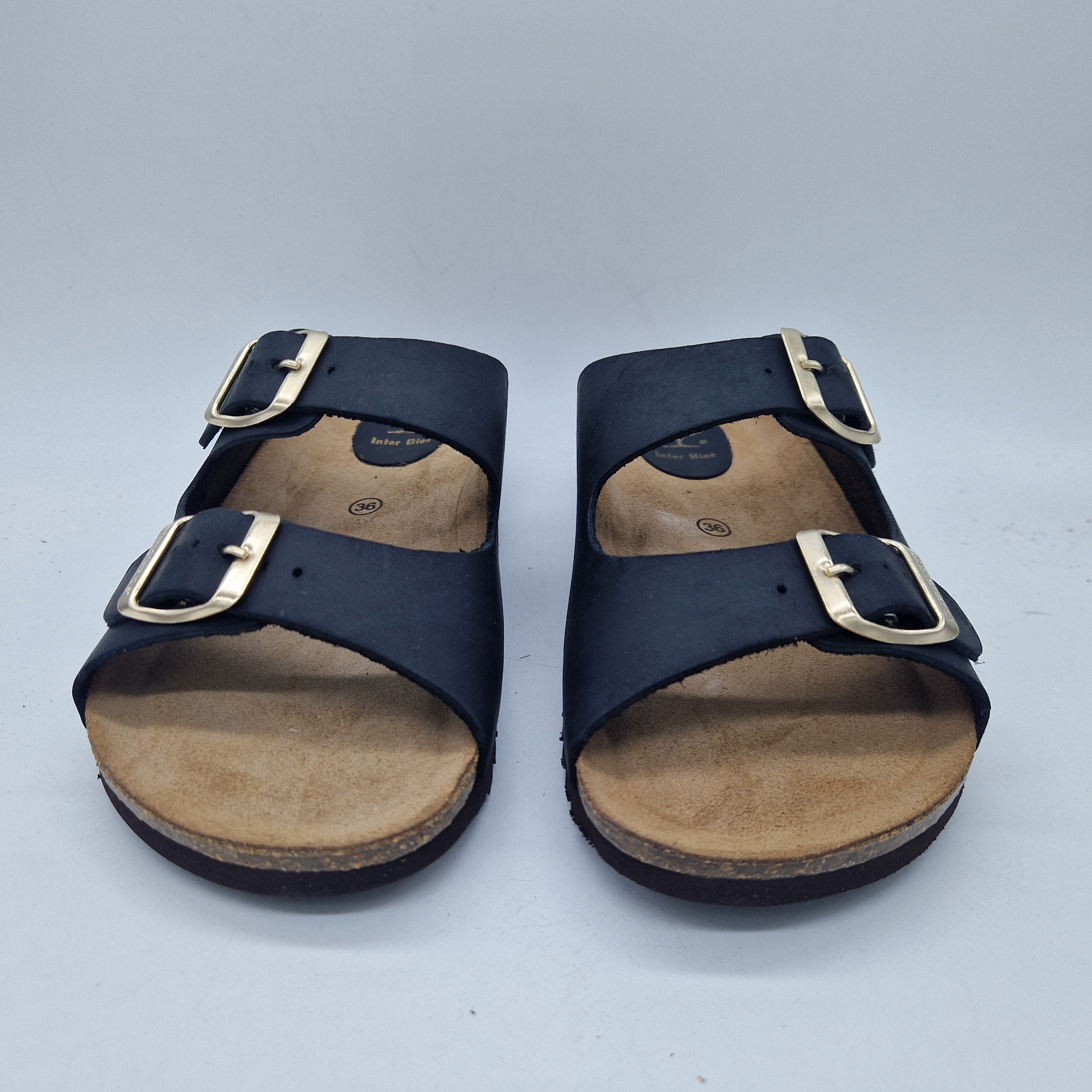 Sandalias negras de piel Interbios con dos hebillas, diseño elegante y cómodo para mujer.