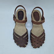 Sandalias cerradas en cuero negras de la marca INTERBIOS, modelo 74005, con diseño cómodo y elegante.