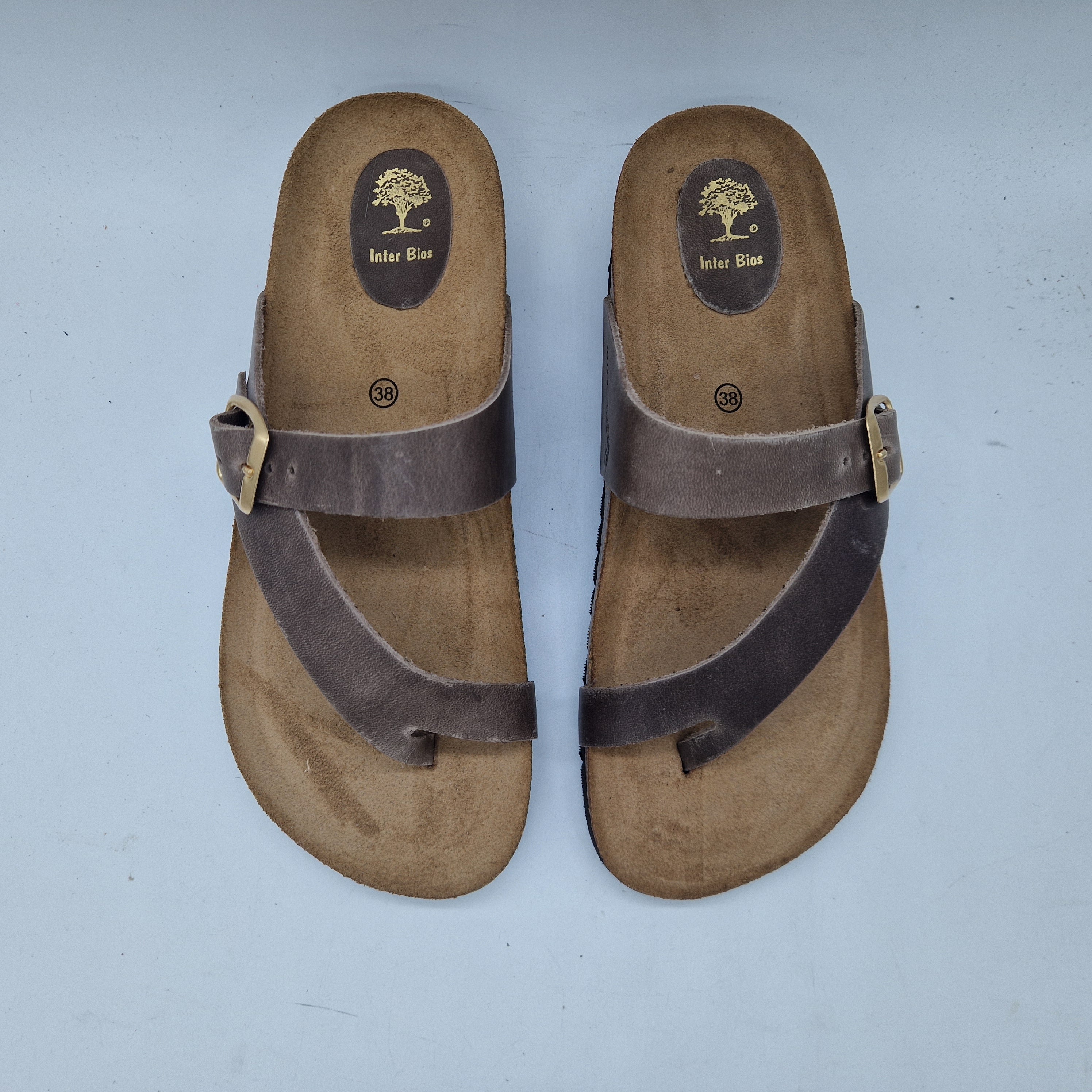 SANDALIA DE DEDO EN TAUPE - 74013