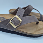 SANDALIA DE DEDO EN TAUPE - 74013