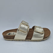 Sandalias Interbios de 2 hebillas en color platino, con diseño elegante y acabado brillante.