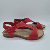 Sandalias bajas rojas de la marca INTERBIOS, modelo 74025, con diseño cómodo y estilo casual para uso diario.