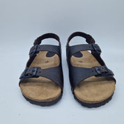 Sandalias Interbios con dos hebillas y trasera en marrón, calzado cómodo y elegante para mujer.