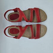 Sandalia de tiras roja para mujer de la marca INTERBIOS, con diseño elegante y cómodo, en la imagen 74038-BIOROJO3.jpg.