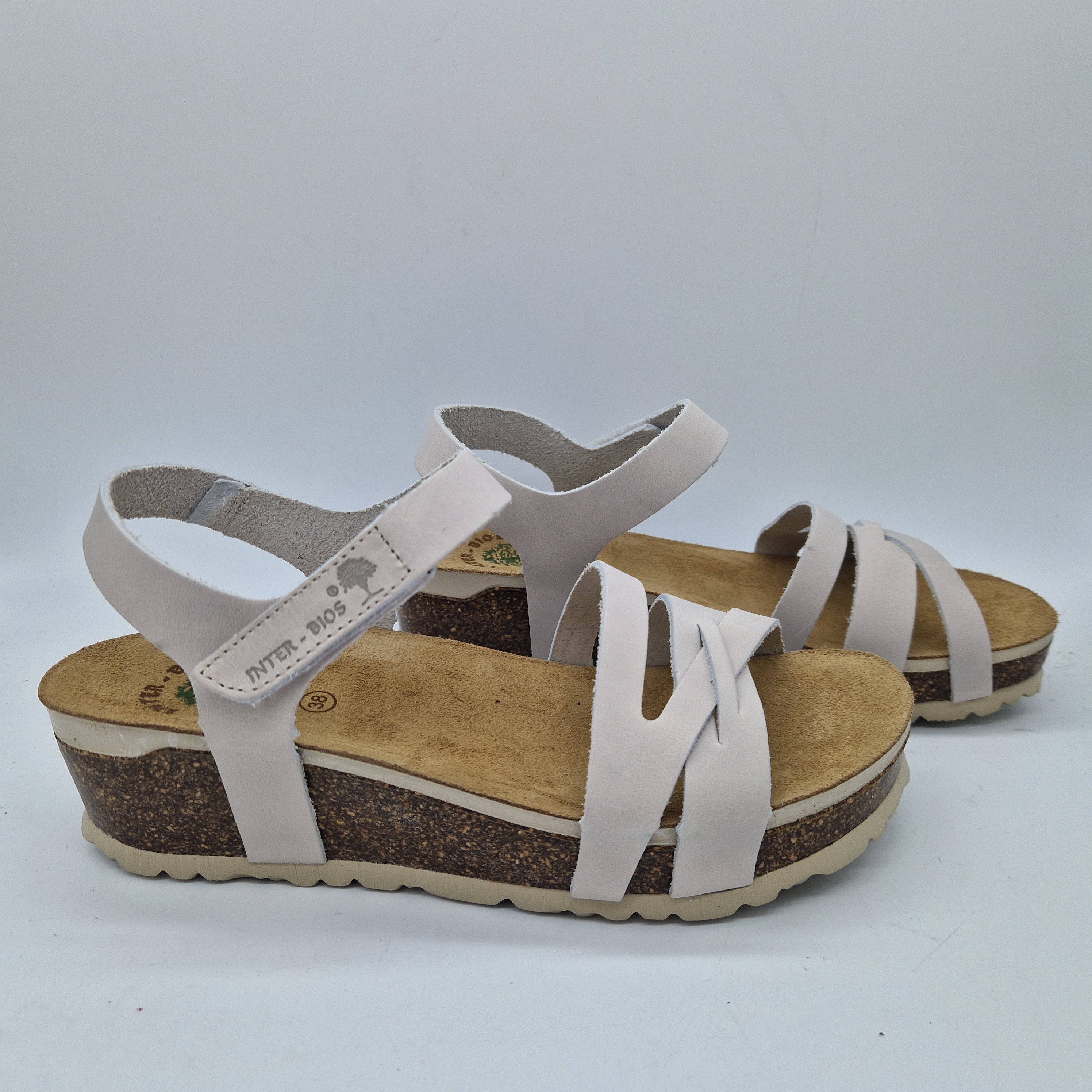 SANDALIA CUÑA EN GRIS - 74051