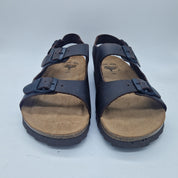 Sandalias Interbios de dos hebillas y parte trasera en marrón, diseño cómodo y elegante para uso diario.