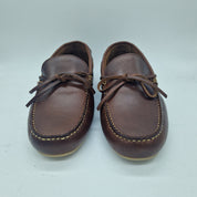 Mocasines Calpe Kiowa en piel marrón con diseño clásico y comodidad, mostrados en primer plano sobre fondo neutro.