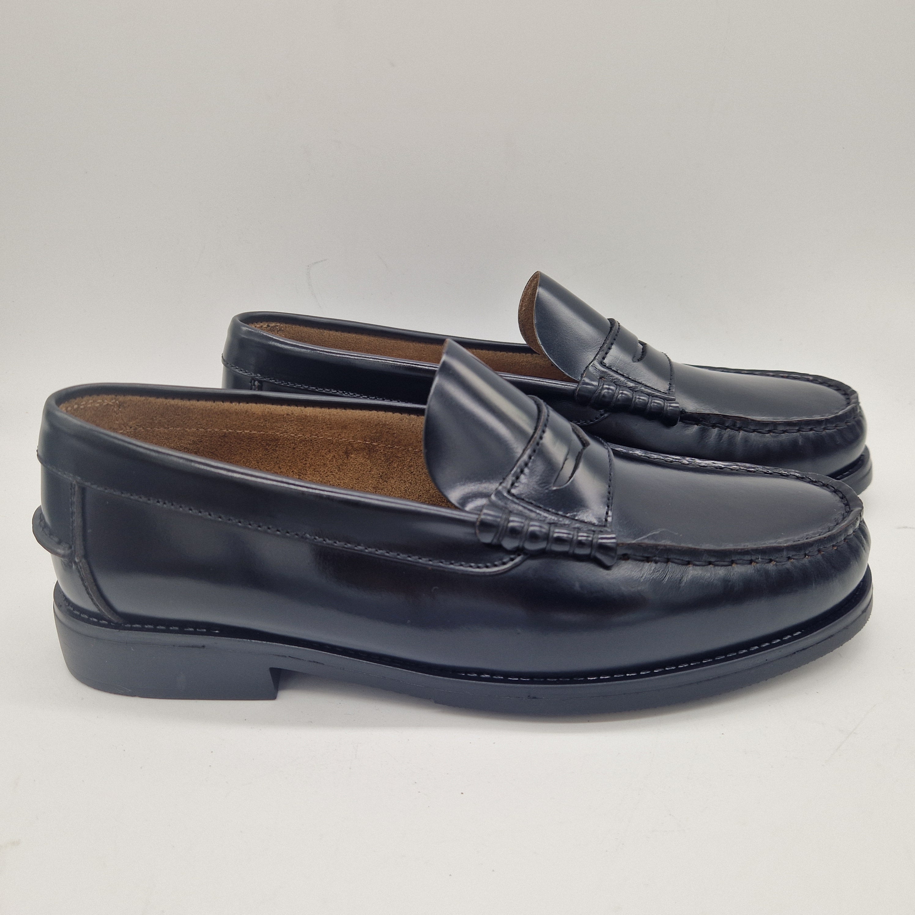 CASTELLANO EN PIEL NEGRA - 74220