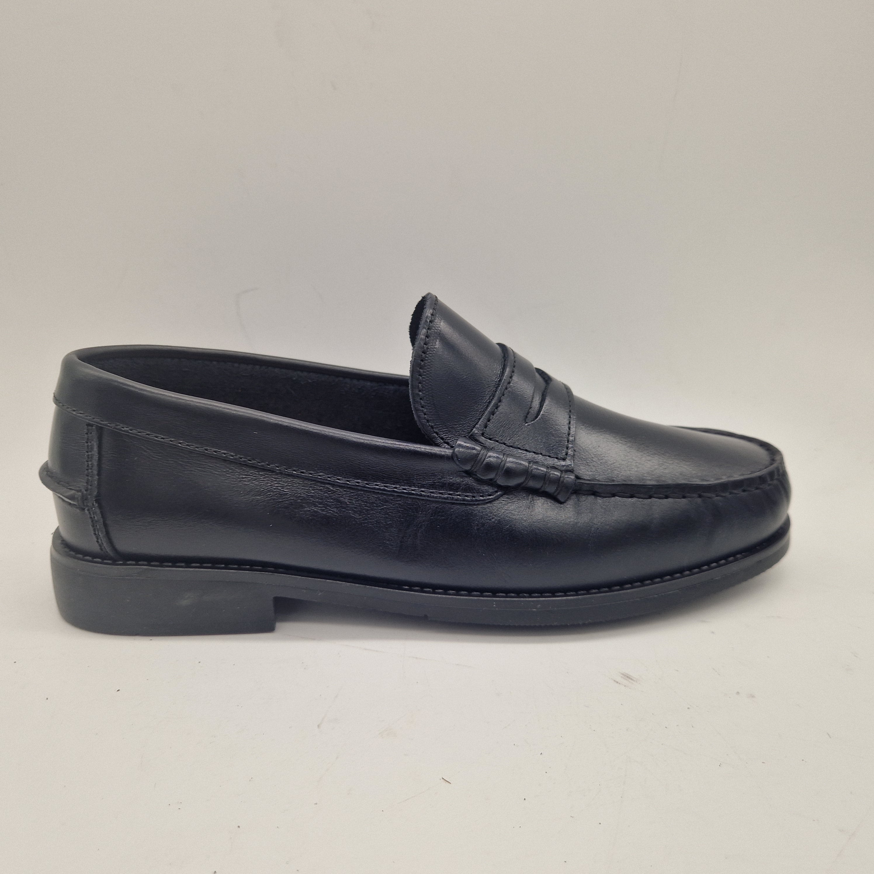 CASTELLANO EN PIEL NEGRA - 74222