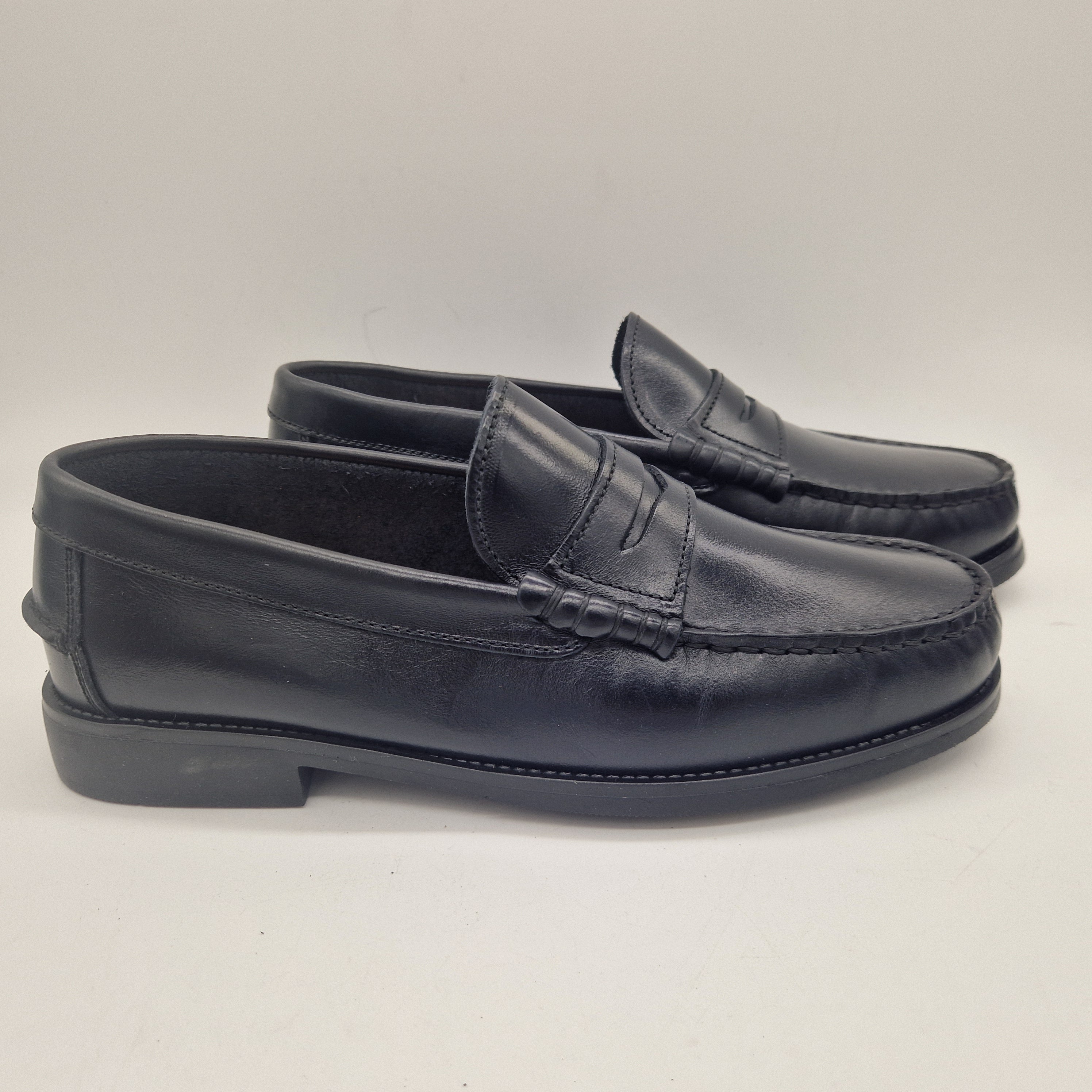 CASTELLANO EN PIEL NEGRA - 74222