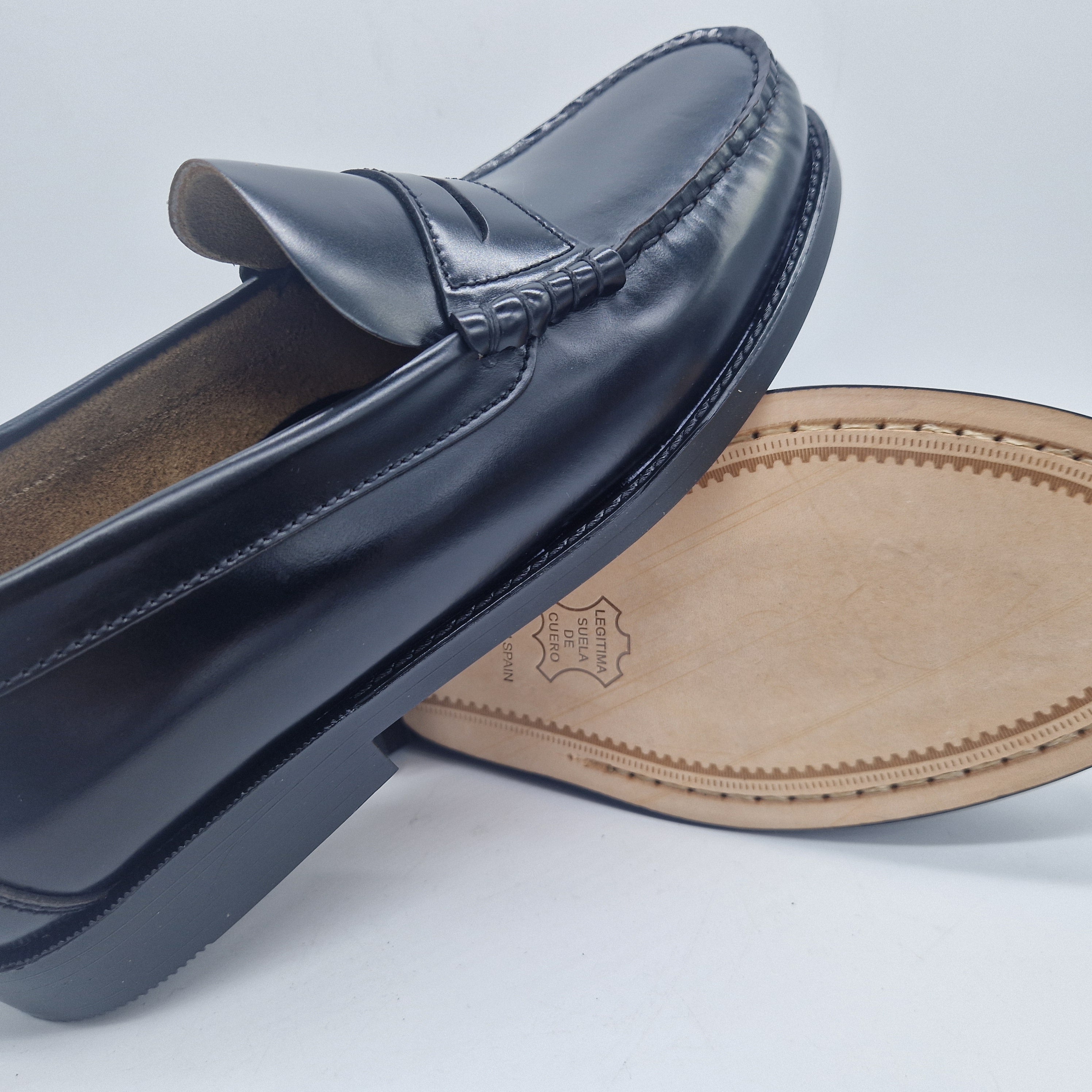 CASTELLANO EN PIEL NEGRA - 74231
