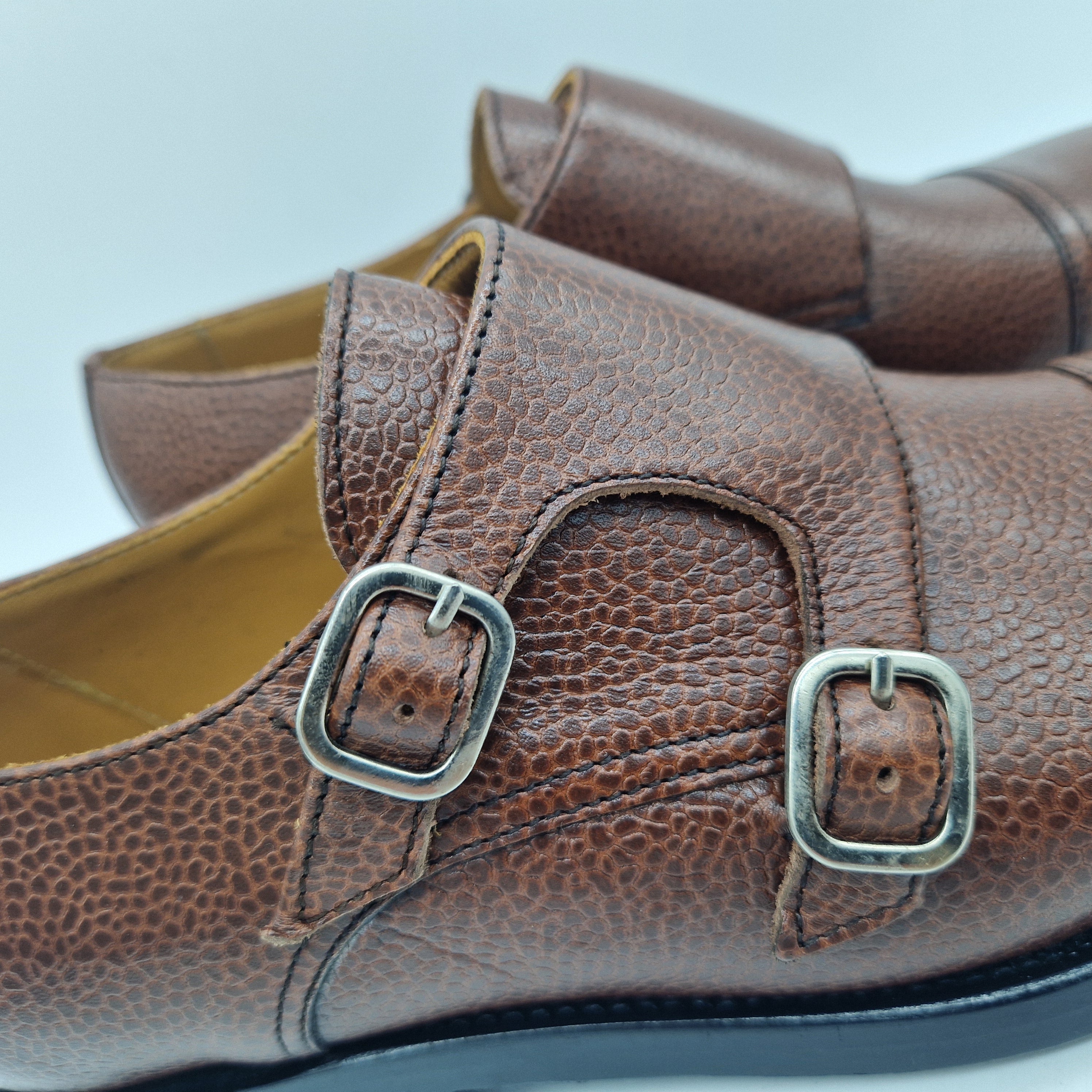 2 HEBILLAS EN PIEL GRABADA CUERO - 74300