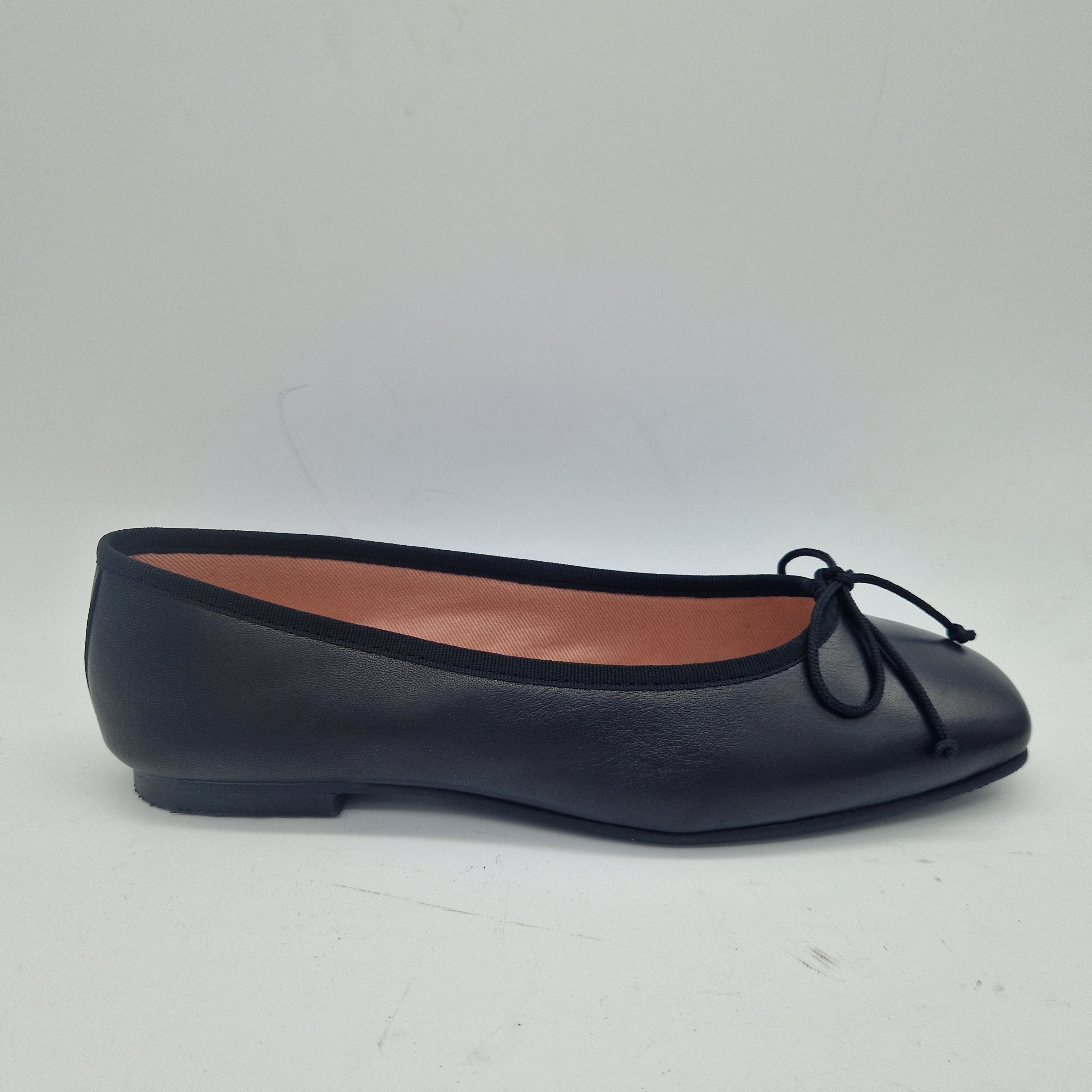 BAILARINA EN PIEL NEGRO - 75436