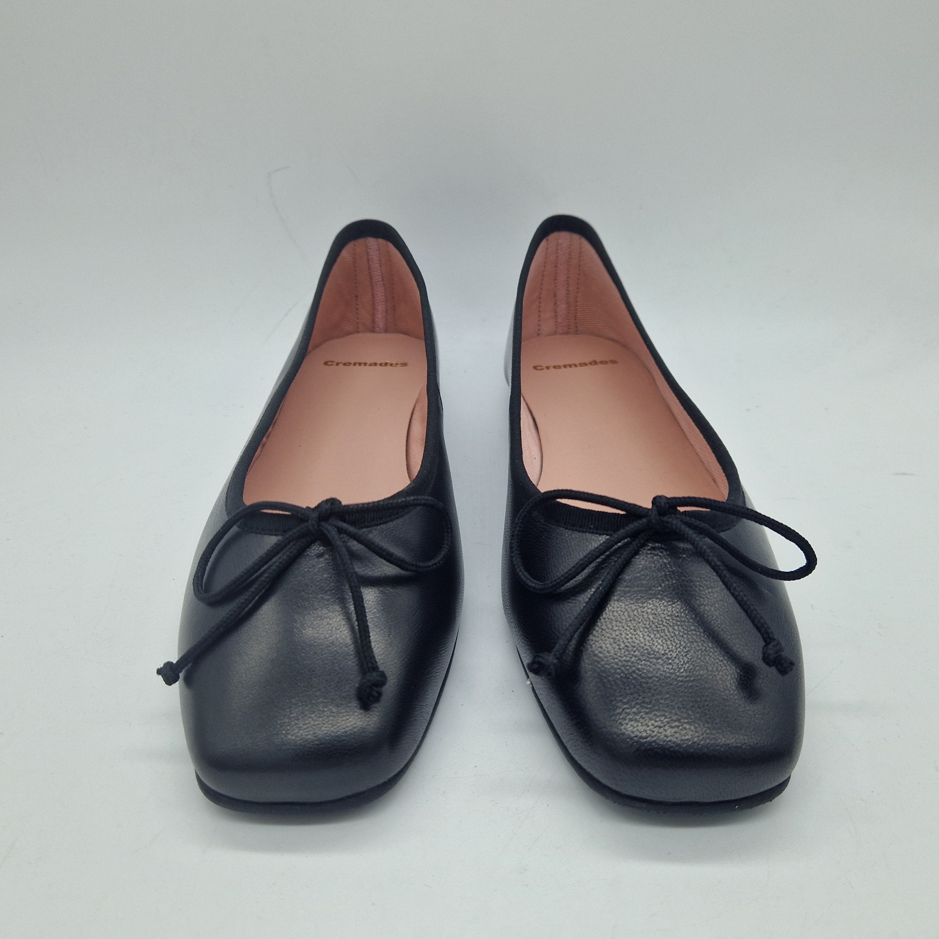 BAILARINA EN PIEL NEGRO - 75436