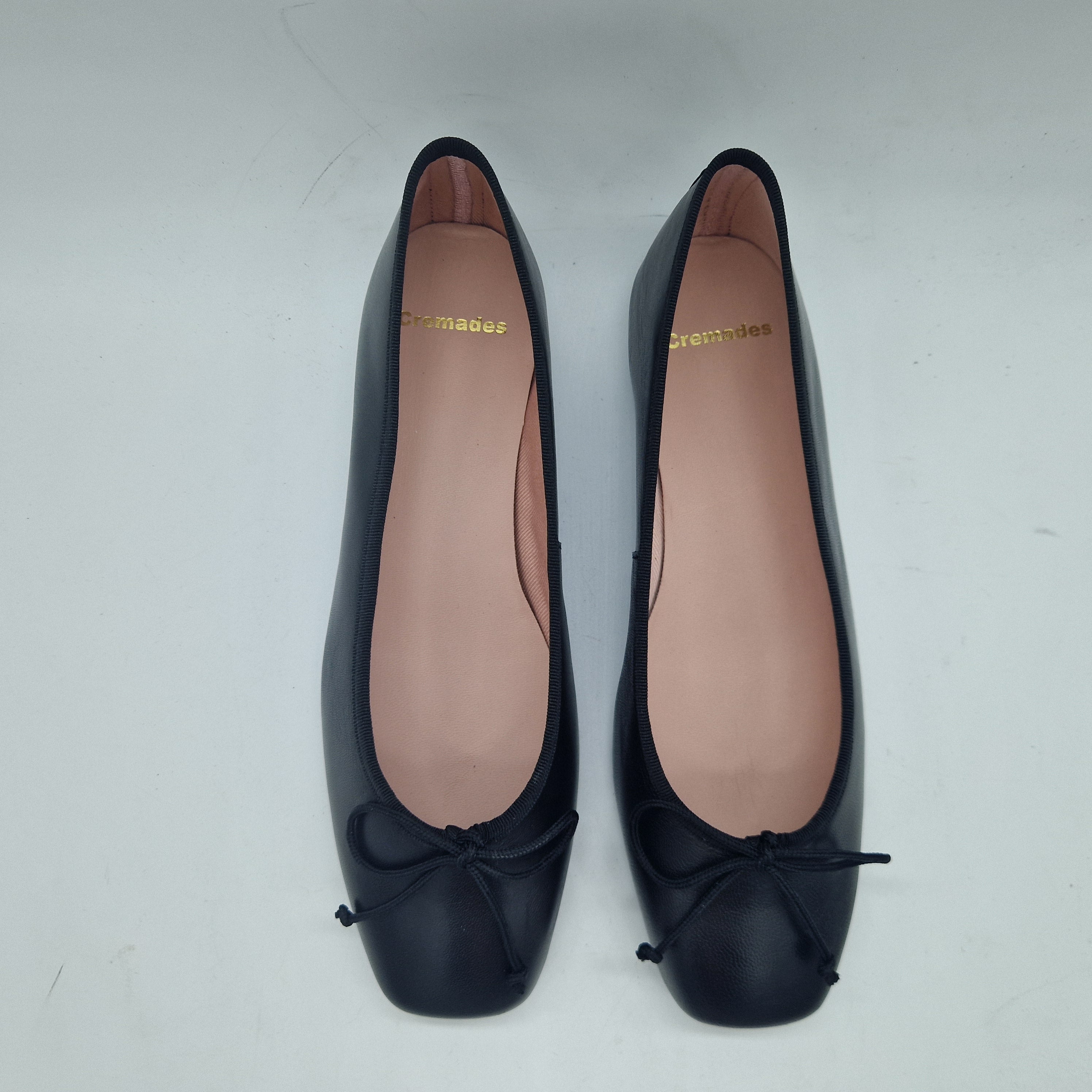 BAILARINA EN PIEL NEGRO - 75436
