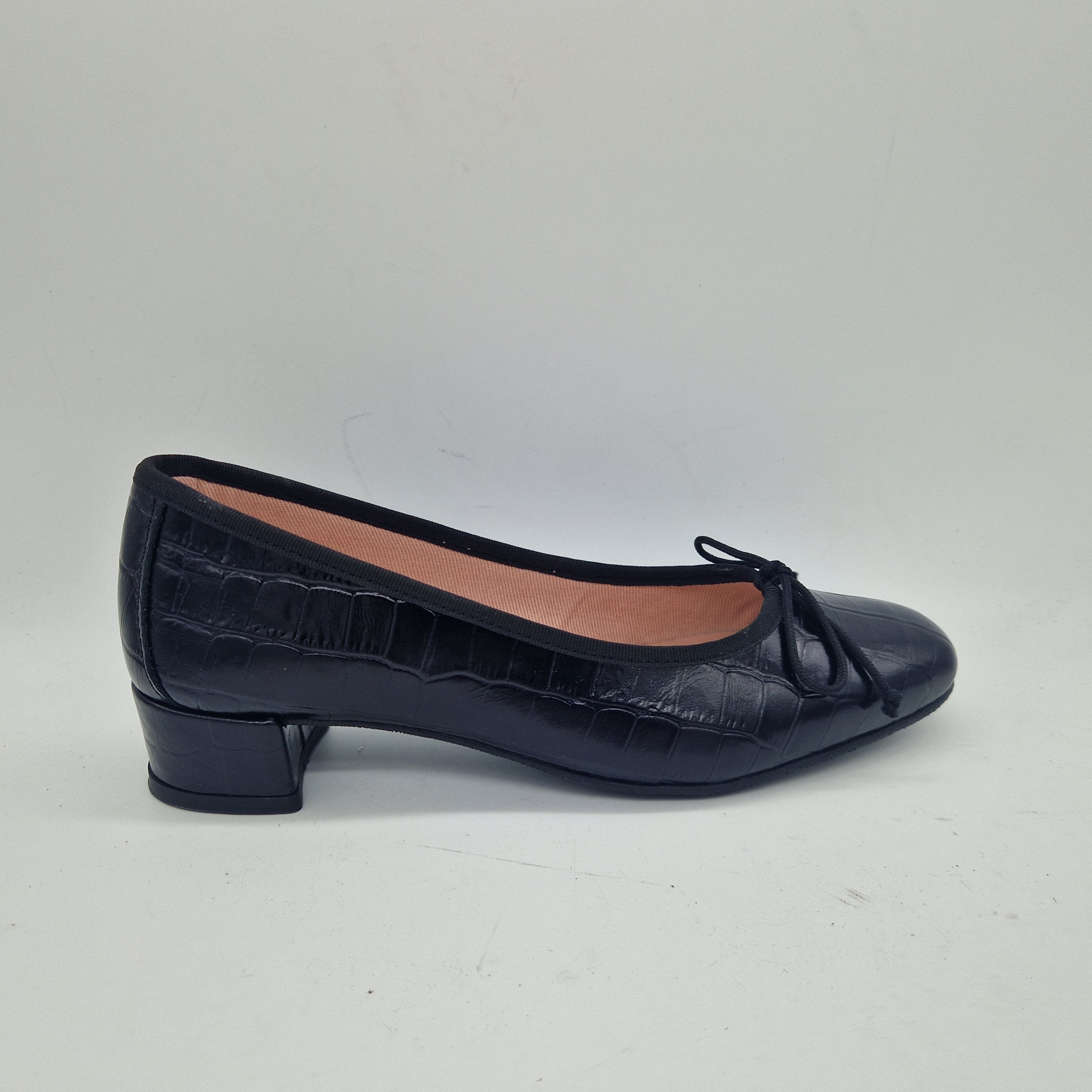 BAILARINA DE TACÓN EN NEGRO - 75448