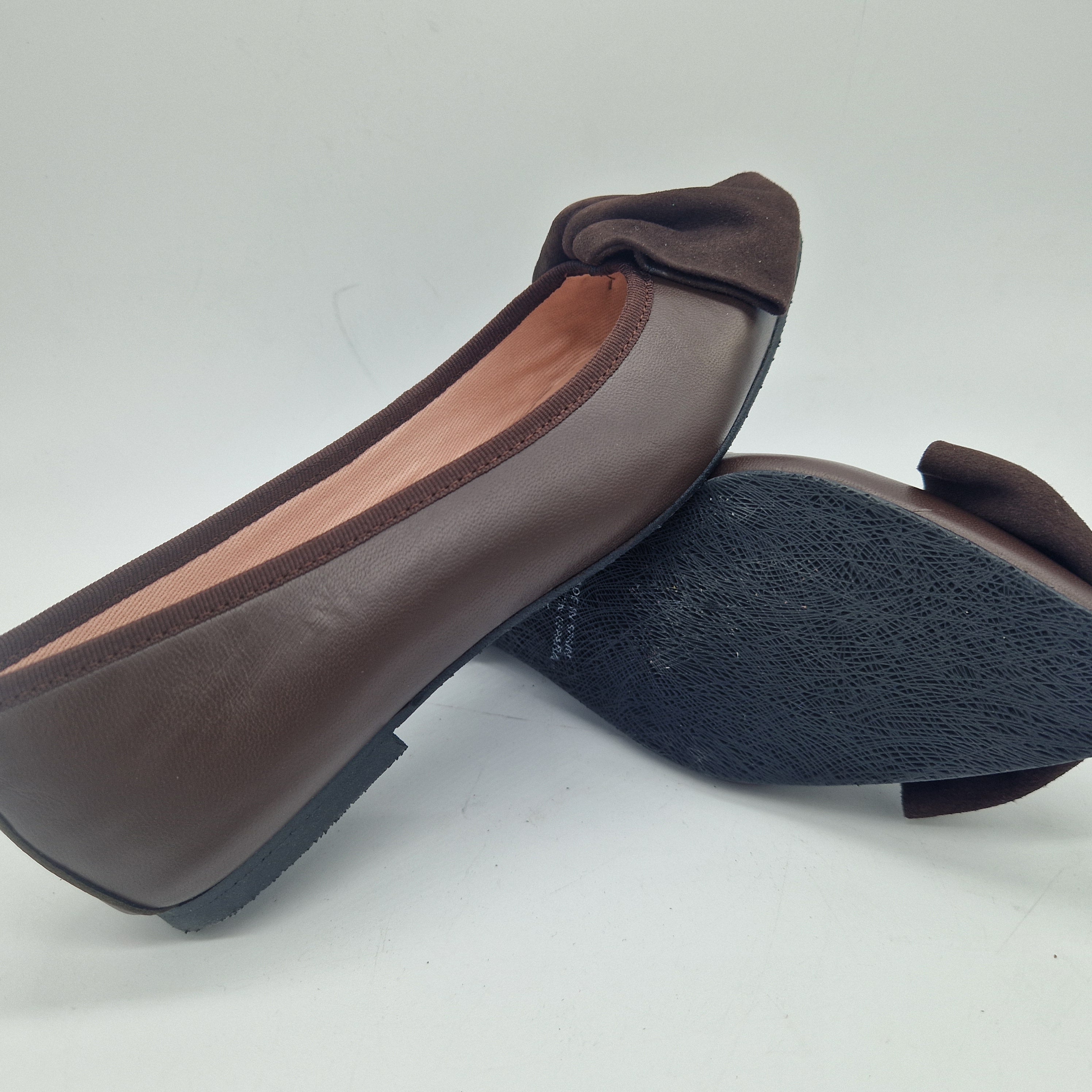 BAILARINA CON LAZON EN PIEL MARRÓN - 75506